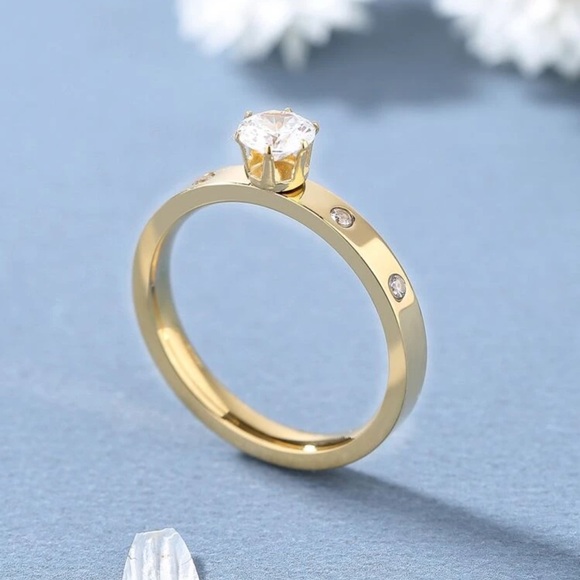 Jewelry - Rhinestone Decor Ring